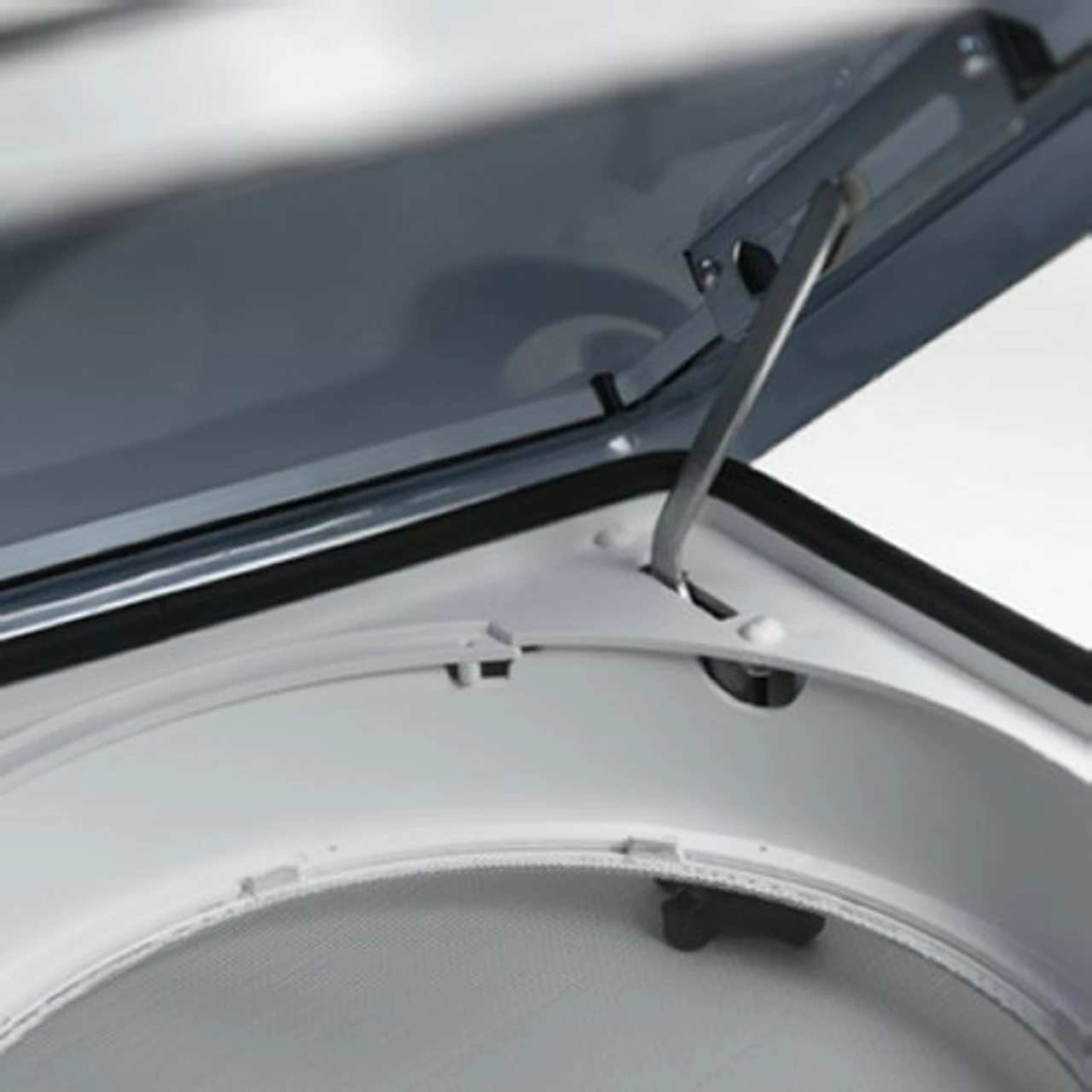 The Dometic FanTastic Roof Vent 2250 6 The Dometic FanTastic Roof Vent 2250 - Image 4